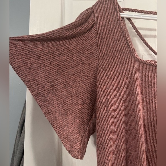 Maurice’s top dusty purple colour plus size 0 (XL 16/18) flutter sleeves - Picture 3 of 4